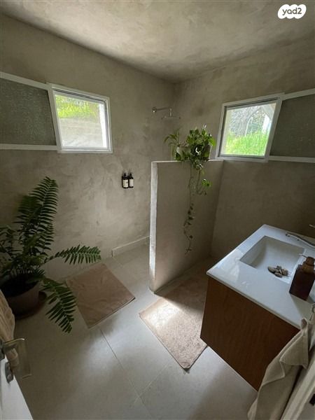 משק עזר, אודים