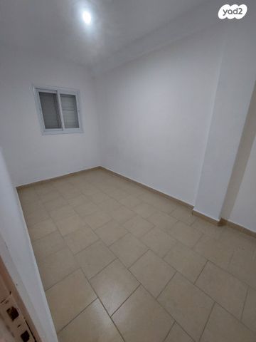 דירה, הוגו מולר, מרכז העיר, קרית אתא