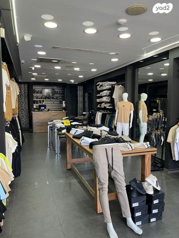 חנויות/ שטח מסחרי