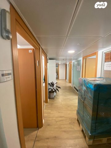 משרדים, קיסריה