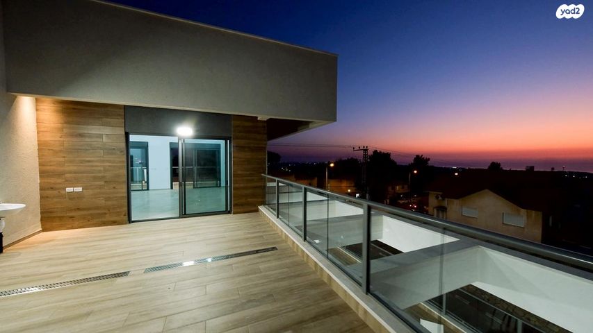 גג/ פנטהאוז, הכובשים 97, מושבה מרכז, זכרון יעקב