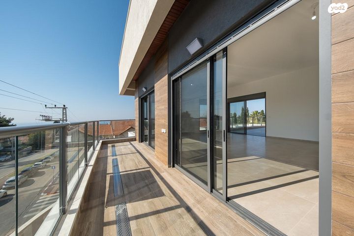 גג/ פנטהאוז, הכובשים 97, מושבה מרכז, זכרון יעקב