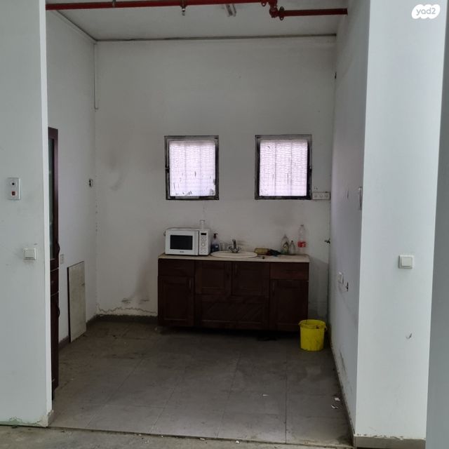 מבני תעשיה, המרכבה 25, אזור תעשיה ב, חולון