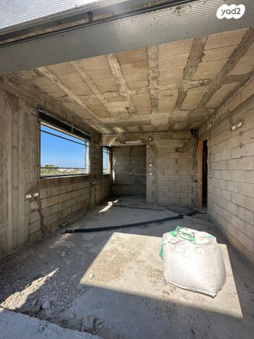 דו משפחתי, פרג, נווה הפרחים, עתלית