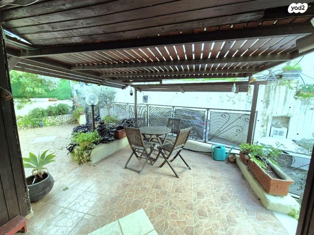 דו משפחתי, שערי תקווה