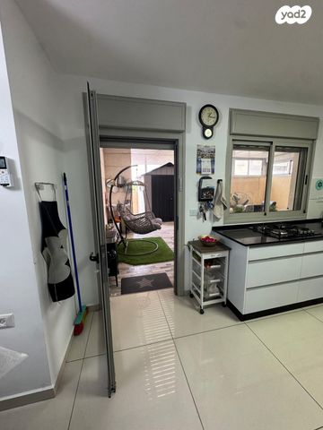 דירת גן, יורם ורון, אפרידר, אשקלון