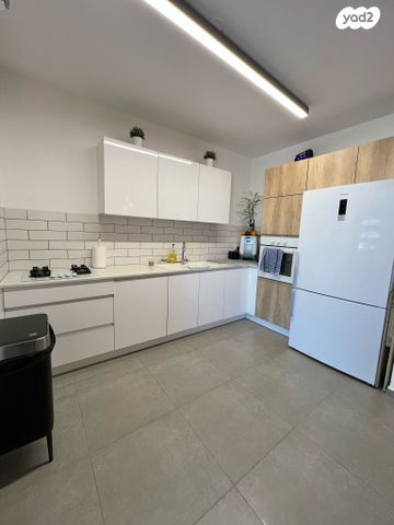 אהובה עוזרי 1