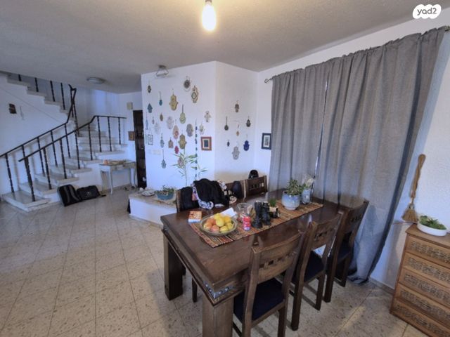 דו משפחתי, שערי תקווה