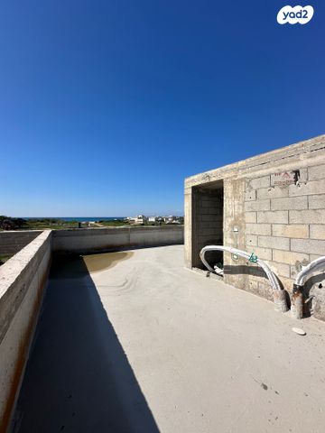 דו משפחתי, פרג, נווה הפרחים, עתלית