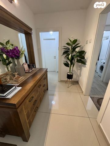 דירת גן, יורם ורון, אפרידר, אשקלון