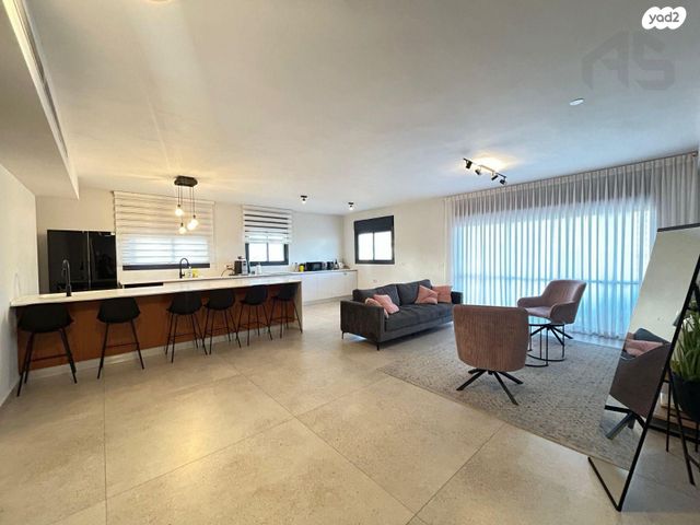 גג/ פנטהאוז, בת ים