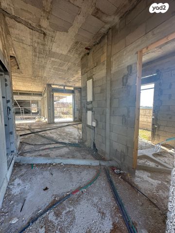 דו משפחתי, פרג, נווה הפרחים, עתלית