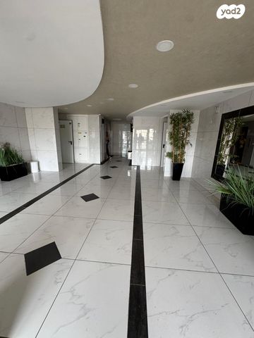 דירת גן, יורם ורון, אפרידר, אשקלון