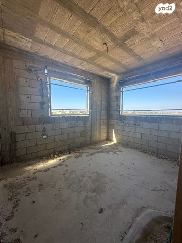 דו משפחתי, פרג, נווה הפרחים, עתלית