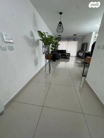 דירת גן, יורם ורון, אפרידר, אשקלון