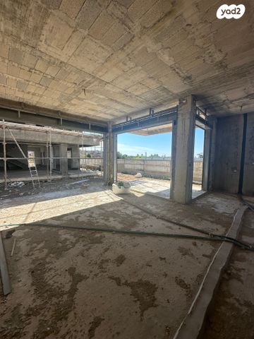 דו משפחתי, פרג, נווה הפרחים, עתלית