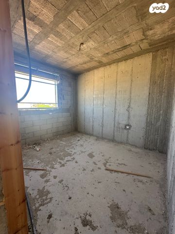 דו משפחתי, פרג, נווה הפרחים, עתלית