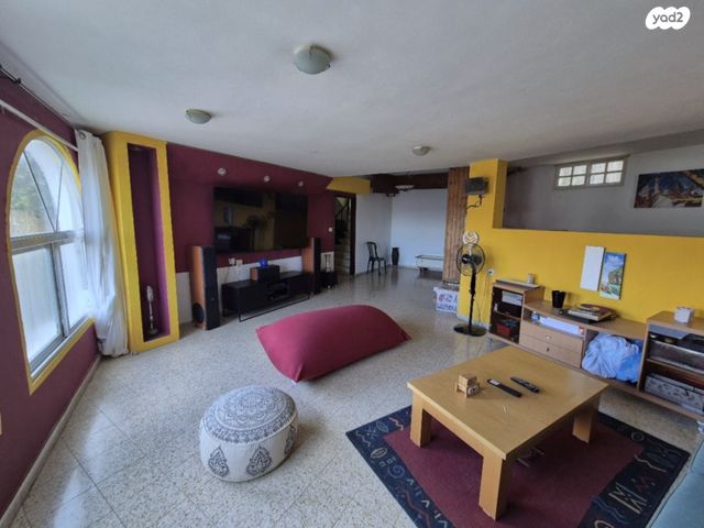 דו משפחתי, שערי תקווה