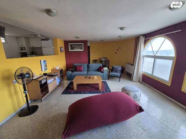 דו משפחתי, שערי תקווה