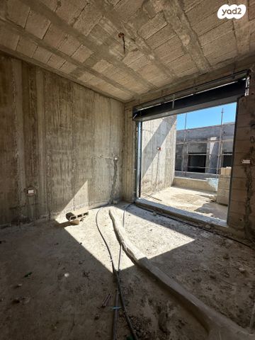 דו משפחתי, פרג, נווה הפרחים, עתלית