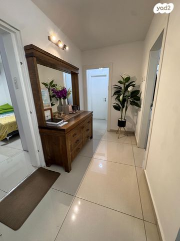 דירת גן, יורם ורון, אפרידר, אשקלון