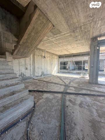 דו משפחתי, פרג, נווה הפרחים, עתלית