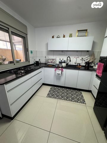 דירת גן, יורם ורון, אפרידר, אשקלון