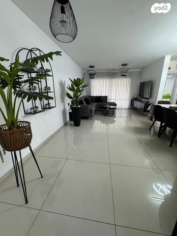 דירת גן, יורם ורון, אפרידר, אשקלון