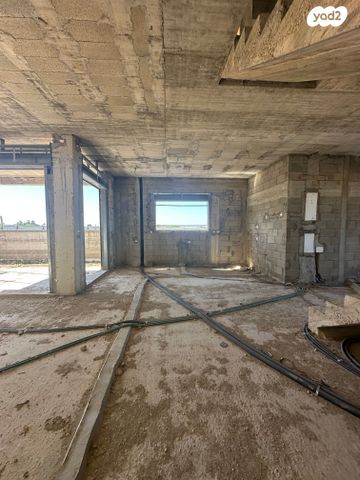 דו משפחתי, פרג, נווה הפרחים, עתלית