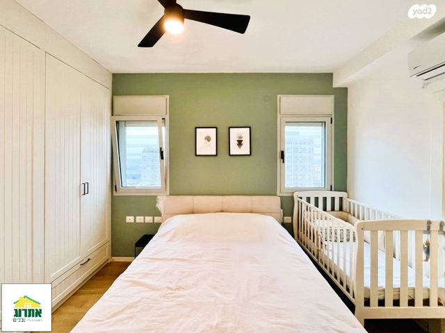 דירה, צור יצחק