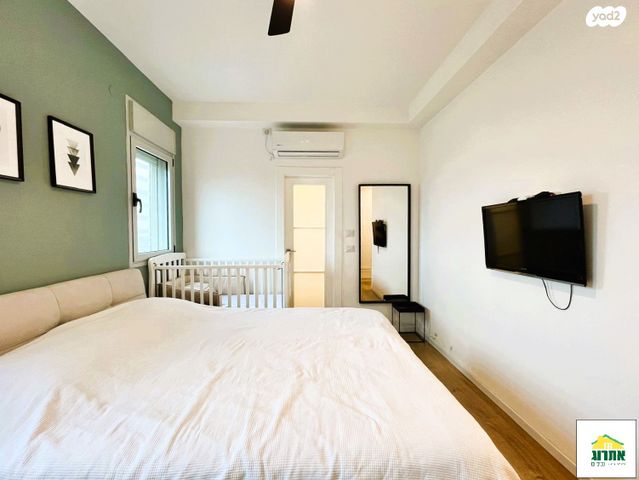 דירה, צור יצחק