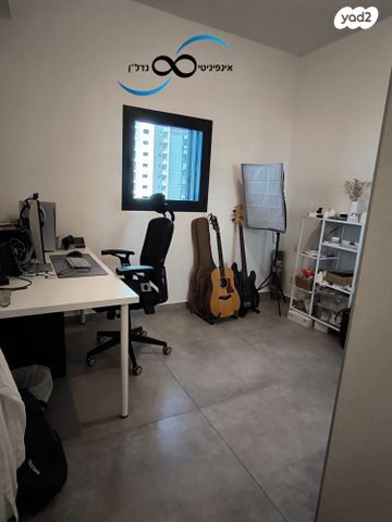 דירה, אריק איינשטיין, דרום חדש, פארק הים, בת ים