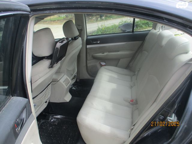 סובארו B4/לגאסי