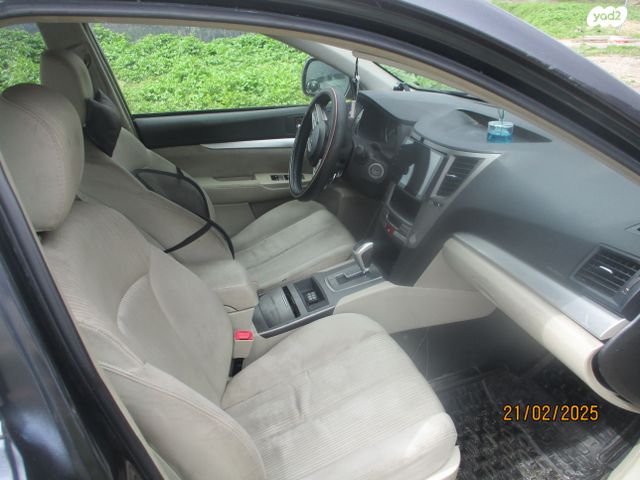 סובארו B4/לגאסי