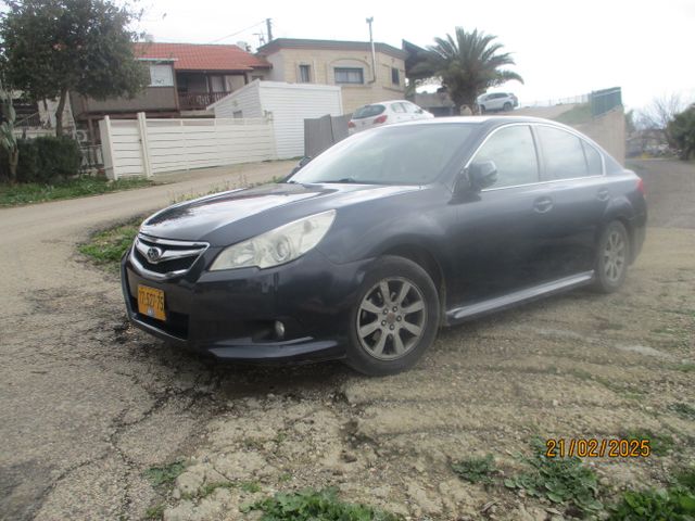 סובארו B4/לגאסי