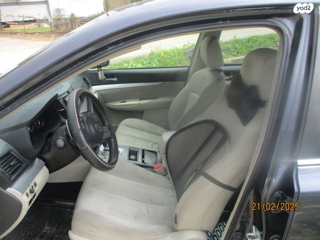 סובארו B4/לגאסי