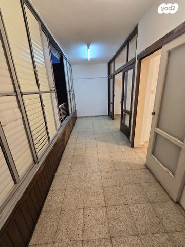 דירה, אביגיל, חרוזים, רמת גן