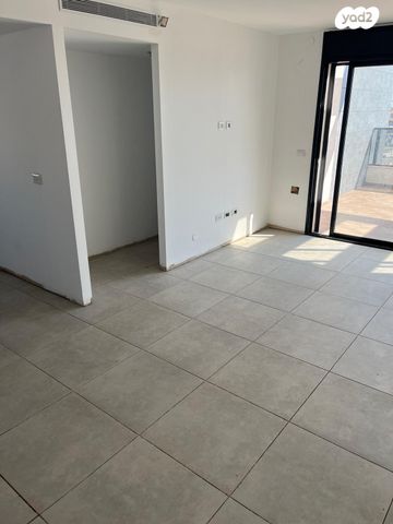 גג/ פנטהאוז, ישראל בן ציון, דרום מערב ותיק, בת ים