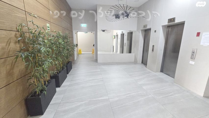 דירה, יצחק שדה, אזור