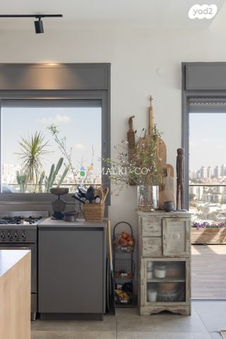 גג/ פנטהאוז, שמשון זליג, האירוס, ראשון לציון