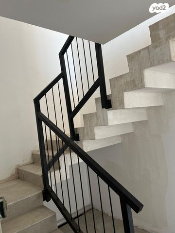 גג/ פנטהאוז, ישראל בן ציון, דרום מערב ותיק, בת ים