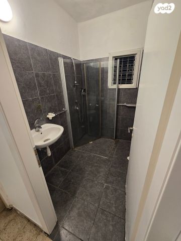 דירה, אביגיל, חרוזים, רמת גן