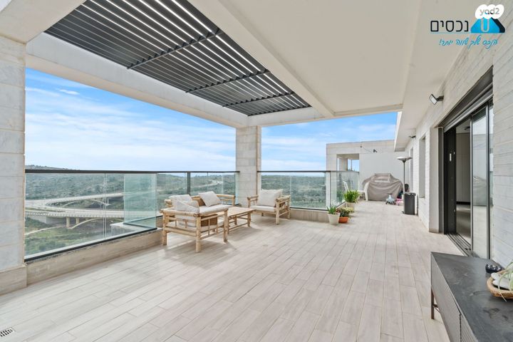 גג/ פנטהאוז, לוי אשכול, מורשת, מודיעין מכבים רעות