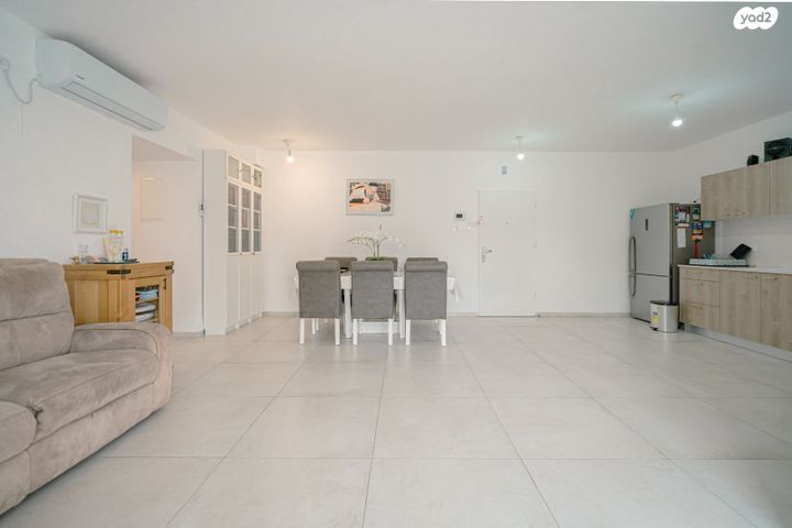 דירה, אלון, החורש, חריש