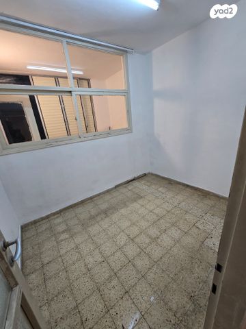 דירה, אביגיל, חרוזים, רמת גן