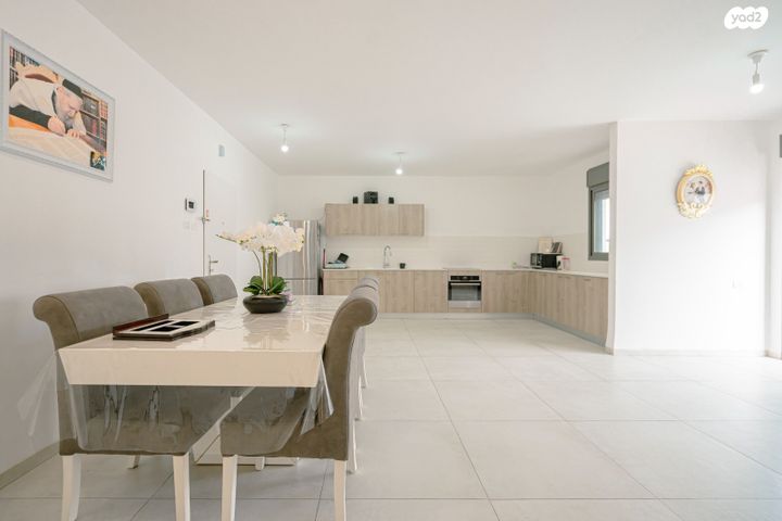 דירה, אלון, החורש, חריש