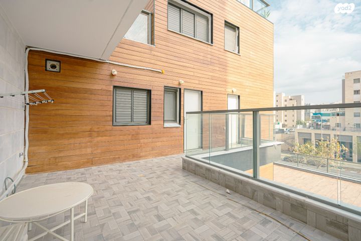 דירה, אלון, החורש, חריש