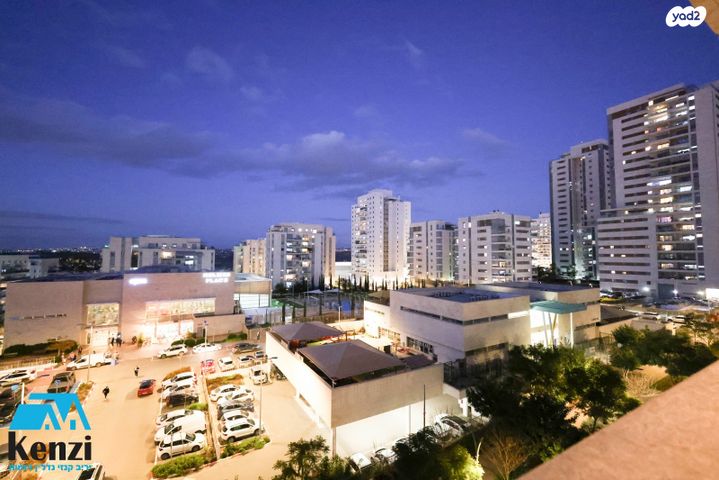 דירה, שייקה אופיר, פסגות אפק, ראש העין