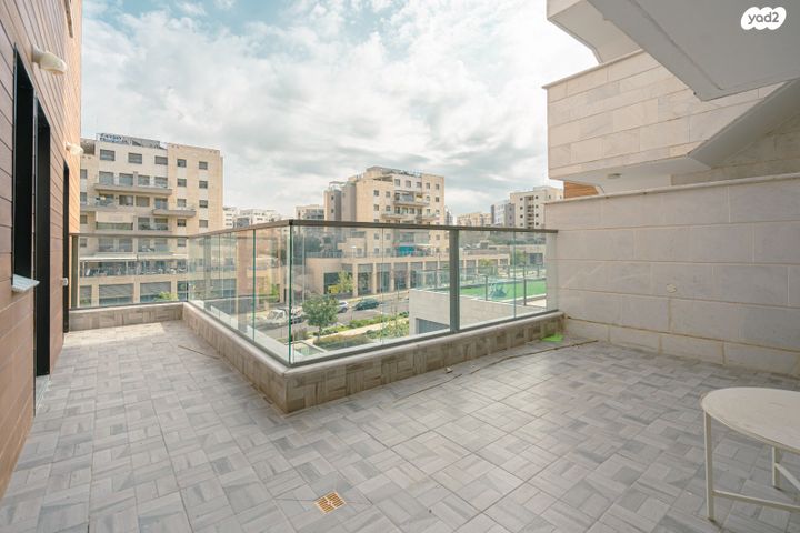 דירה, אלון, החורש, חריש