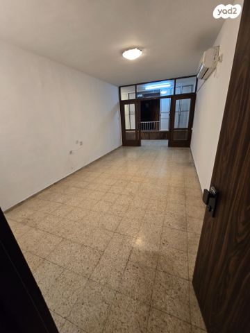 דירה, אביגיל, חרוזים, רמת גן